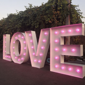 Location Grand Love blanc lumineux RGB - H 1,50 m - multicolore