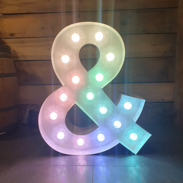 Location Grande lettre "&" lumineux - H 1 m - multicolore RGB