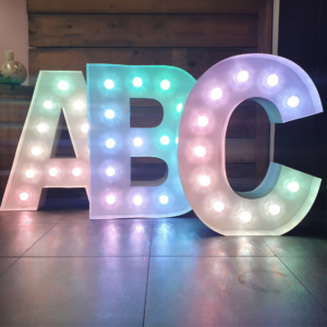 Location Grandes Lettres lumineuses de A à Z - hauteur 1 m - multicolore RGB