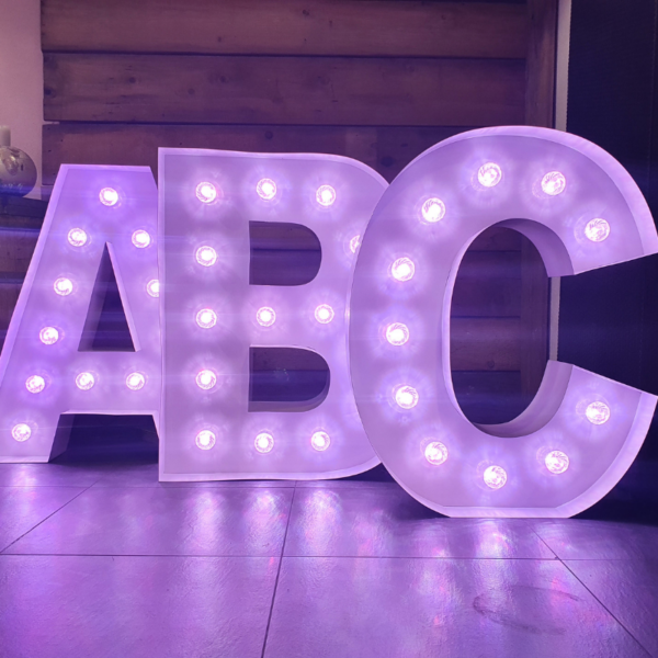 Location Grandes Lettres lumineuses de A à Z - hauteur 1 m - multicolore RGB