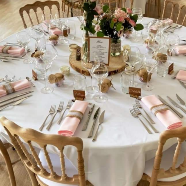 Location table ronde 2m (10 à 12 personnes)