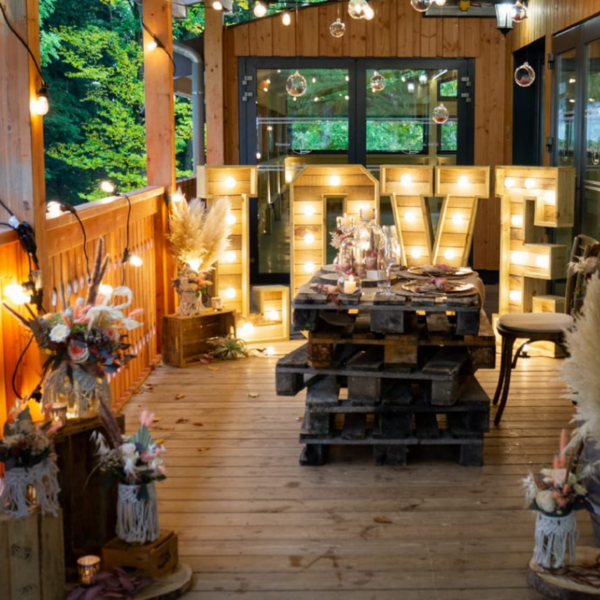 Location grand LOVE en bois lumineux