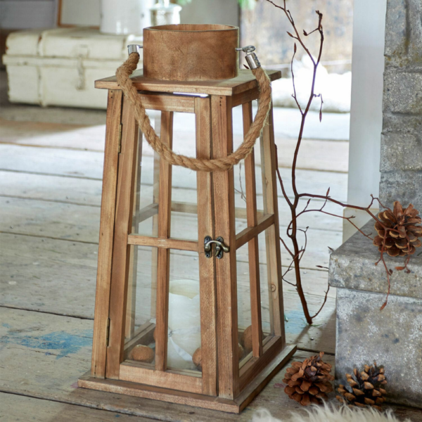 Location Lanterne en bois Chalet H 45 cm
