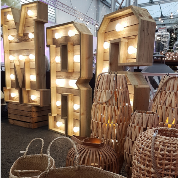 Location grandes Lettres lumineuses "MR & MRS" en bois palette