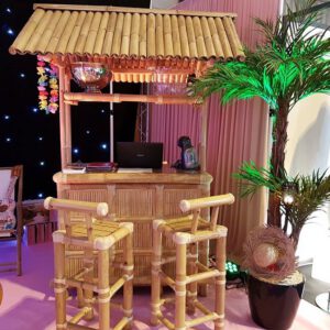 Location bar en bambou + 3 tabourets