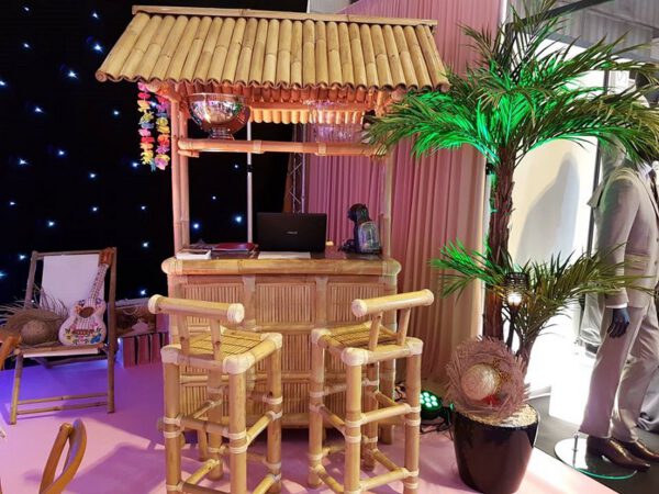 Location bar en bambou + 3 tabourets