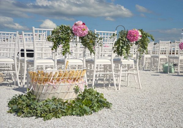 Location chaise chivari blanche