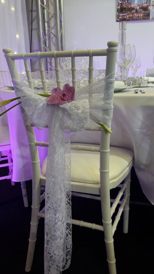 Location chaise chivari blanche