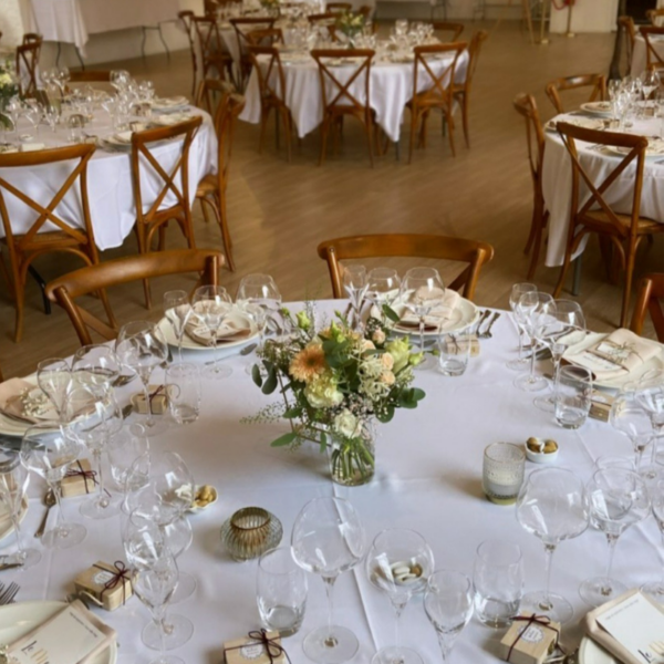 Location table ronde 2m (10 à 12 personnes)