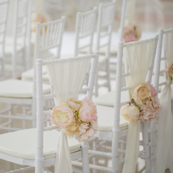 Location chaise chivari blanche